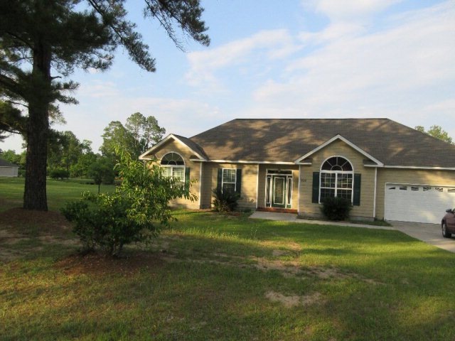 932 Cherokee Ave, Douglas, GA 31533 - photo 1