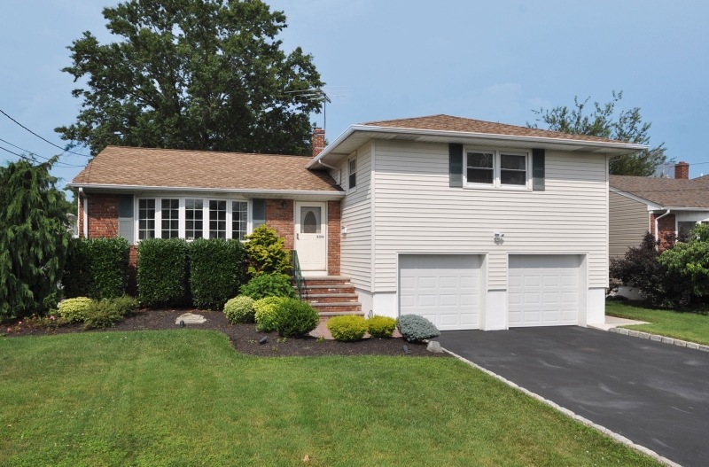 2310 Old Grove Rd, Linden, NJ 07036 - photo 1