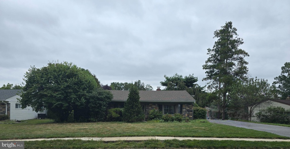 2232 Windsor Cir, Broomall, PA 19008 - photo 1