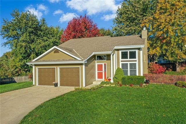 Welcome home to 10308 NW 85th Ct! This beautiful 1.5 story home is located at the end of a cul-de-sac in a great neighborhood.