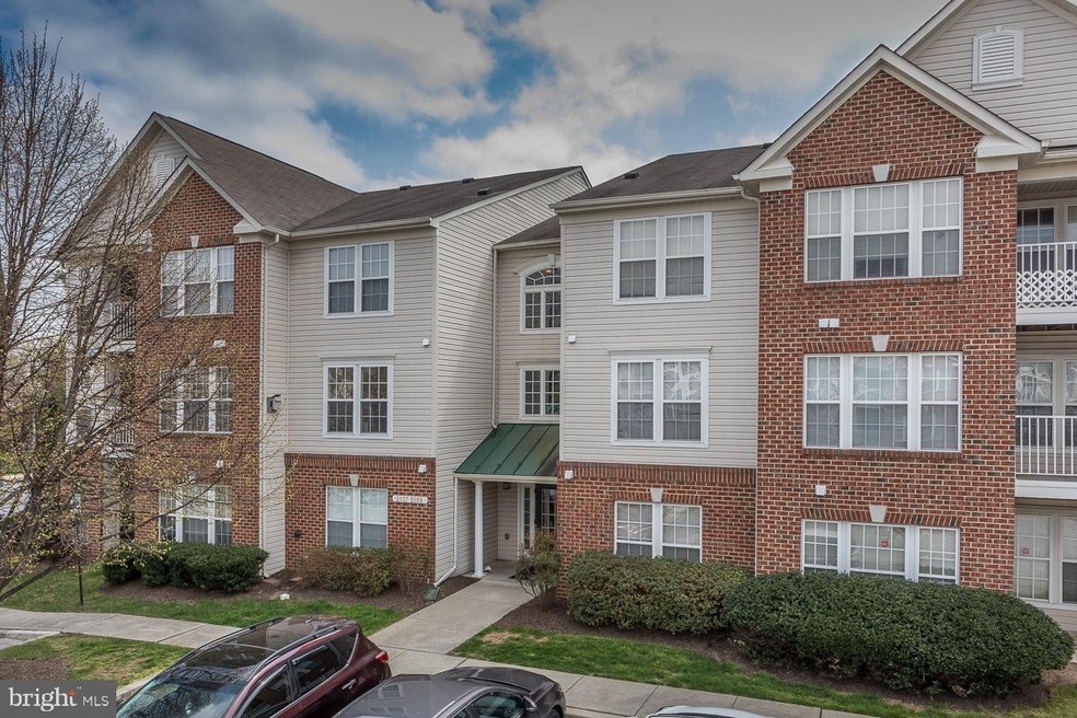 2047 Hunting Ridge Dr, Owings Mills, MD 21117 - photo 1