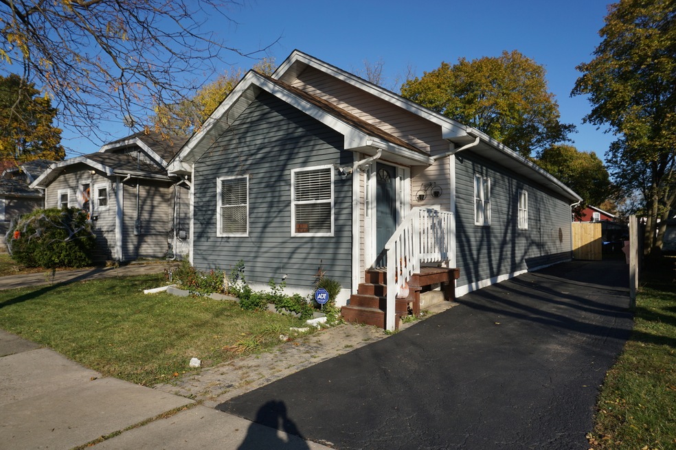 815 N Butrick St, Waukegan, IL 60085 - photo 1