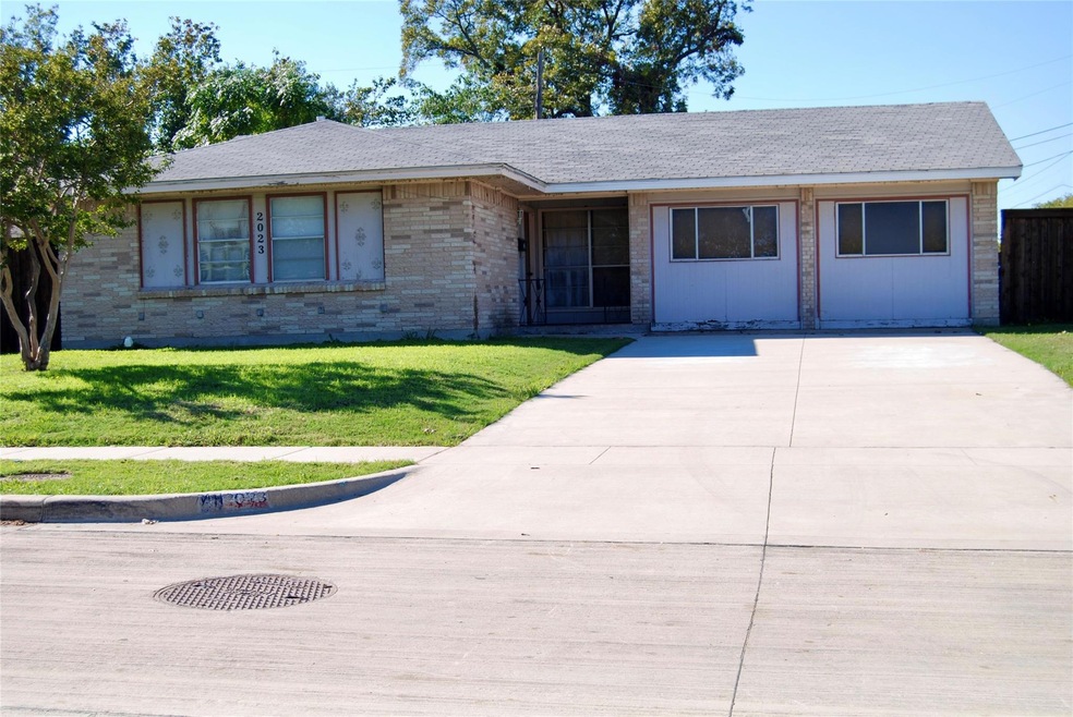 Ranch-style home with a front yard