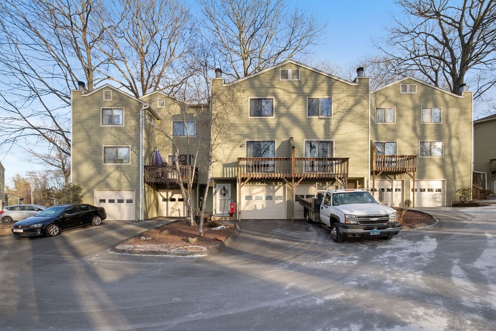 40 Foxon Hill Rd unit I32, New Haven, CT 06513 - photo 1