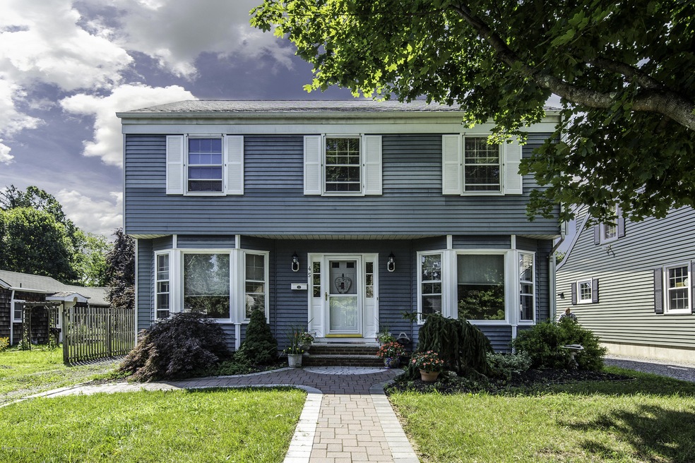 01_House Front