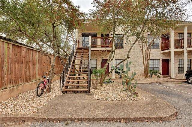 Welcome to 3207 Grooms Street Unit #3! The unit is