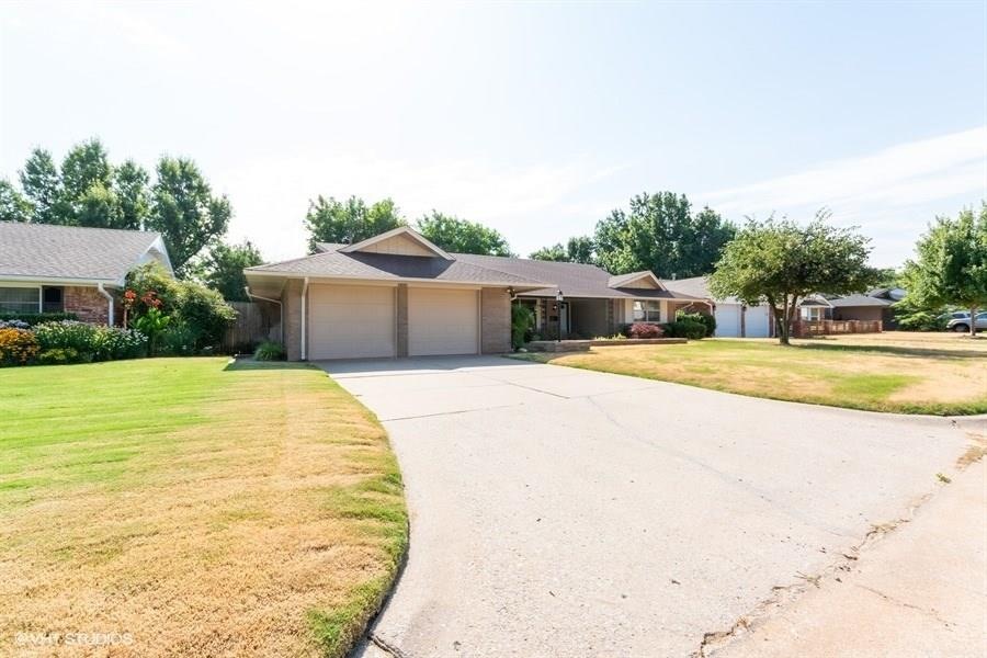 5916 N Sterling Dr, Oklahoma City, OK 73122 - photo 1