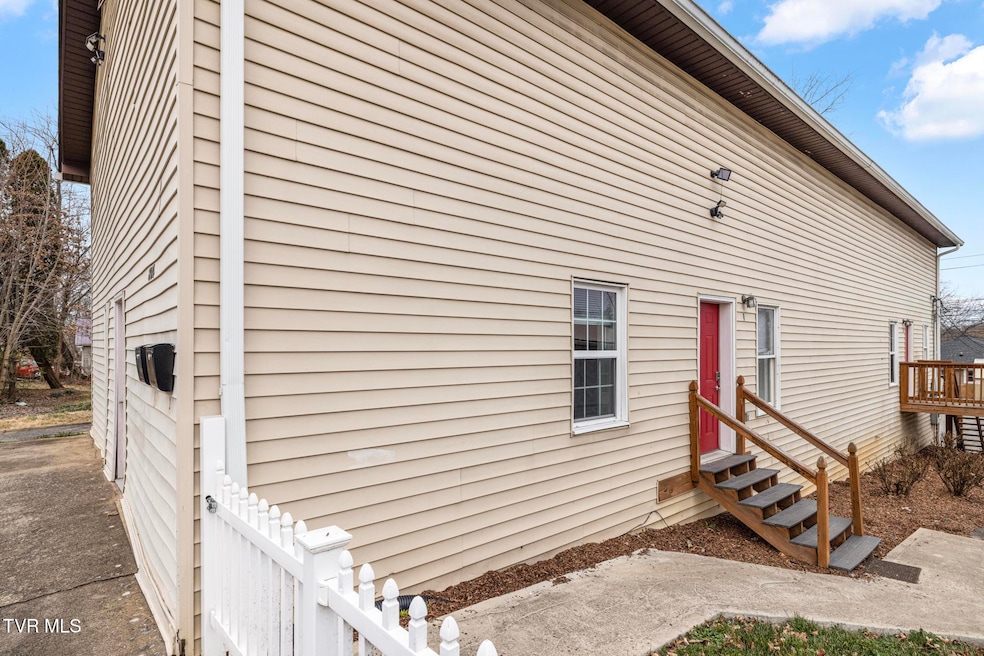804 Lamont Street