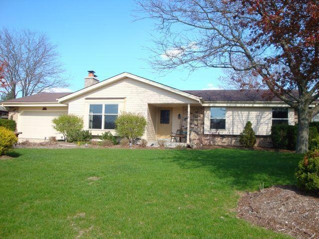 W164N10450 Timberline Ct, Germantown, WI 53022 - photo 1