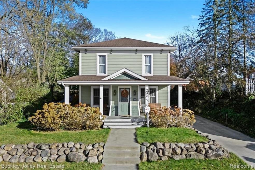 For Sale $498,700 • Co-Listing Agent