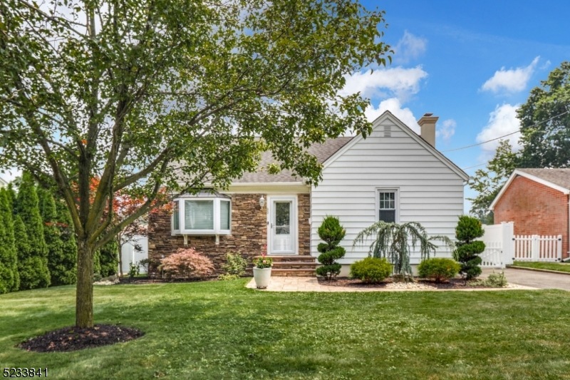 80 Lefferts Ln, Clark, NJ 07066 - photo 1