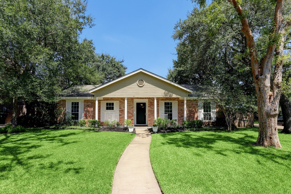 13822 Britoak Ln, Houston, TX 77079 - photo 1