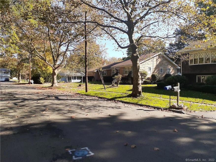 35 Red Fox Rd, Stratford, CT 06614 - photo 1