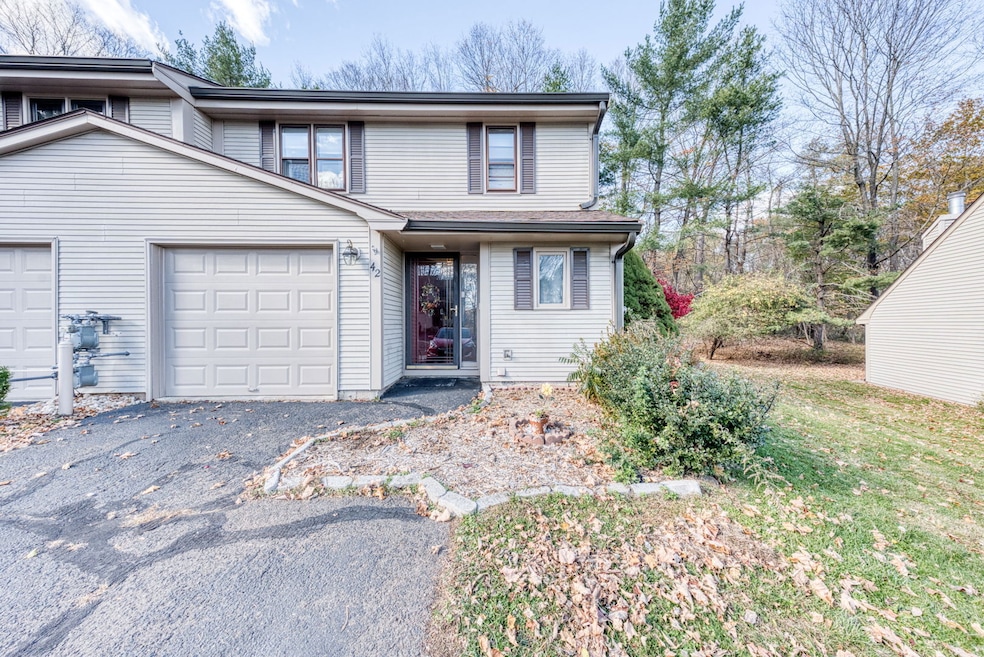 42 Schoolhouse Crossing, Wethersfield, CT 06109 - photo 1