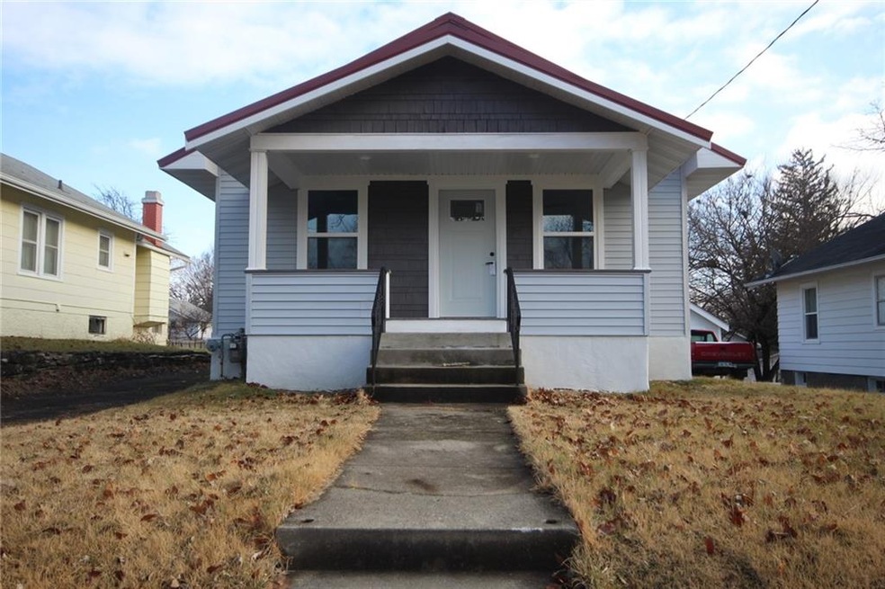 216 W 11th St S, Newton, IA 50208 - photo 1