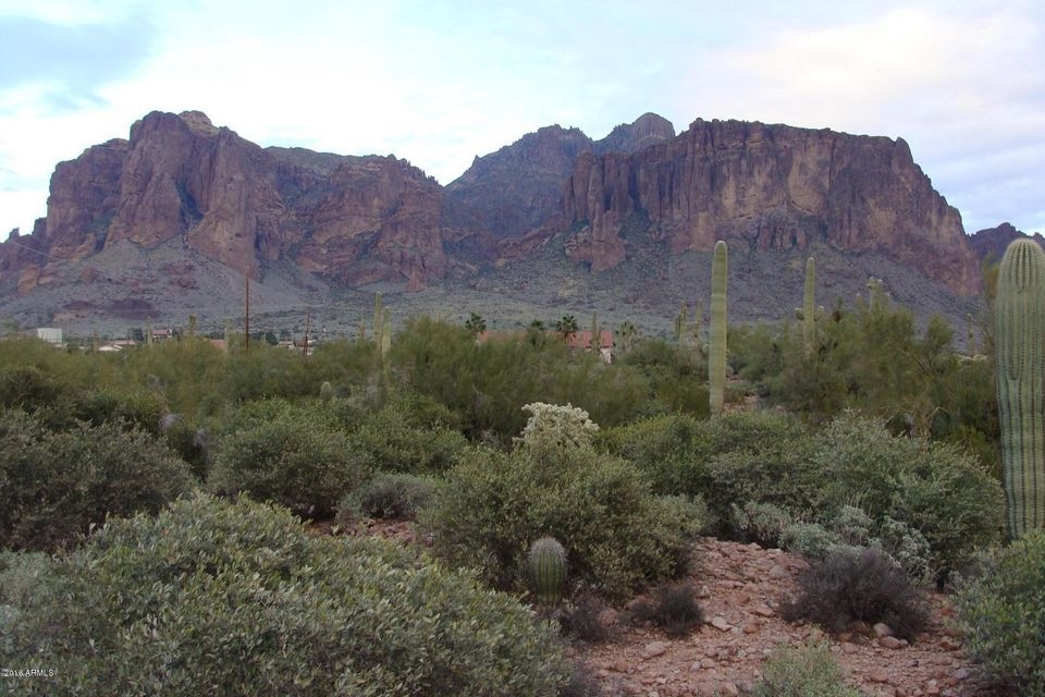 Lost Dutchman front mtn views