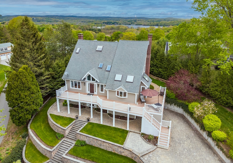 Sold $1,135,000 • Co-Listing Agent