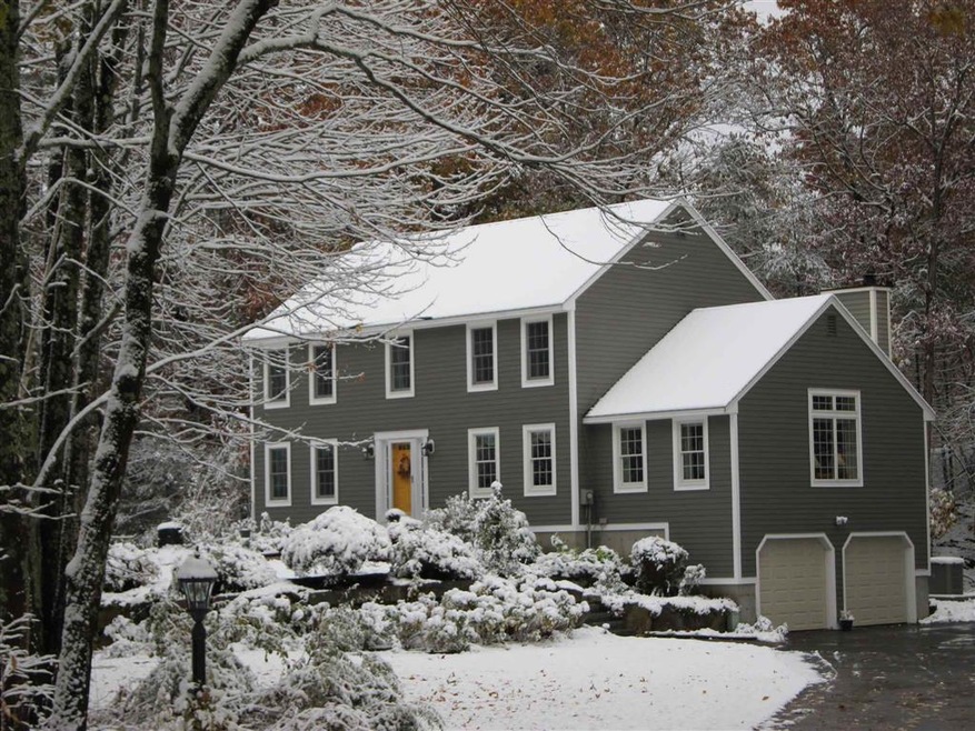 40 White Plains Ave, Londonderry, NH 03053 - photo 1