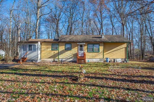 8 Patti Ln, Oak Ridge, NJ 07438 - photo 1