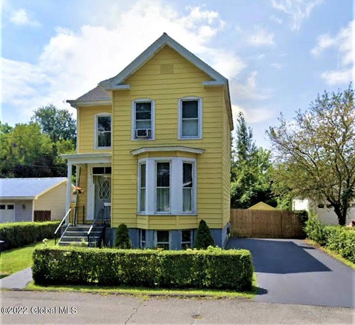 86 Thompson St, Troy, NY 12180 - photo 1