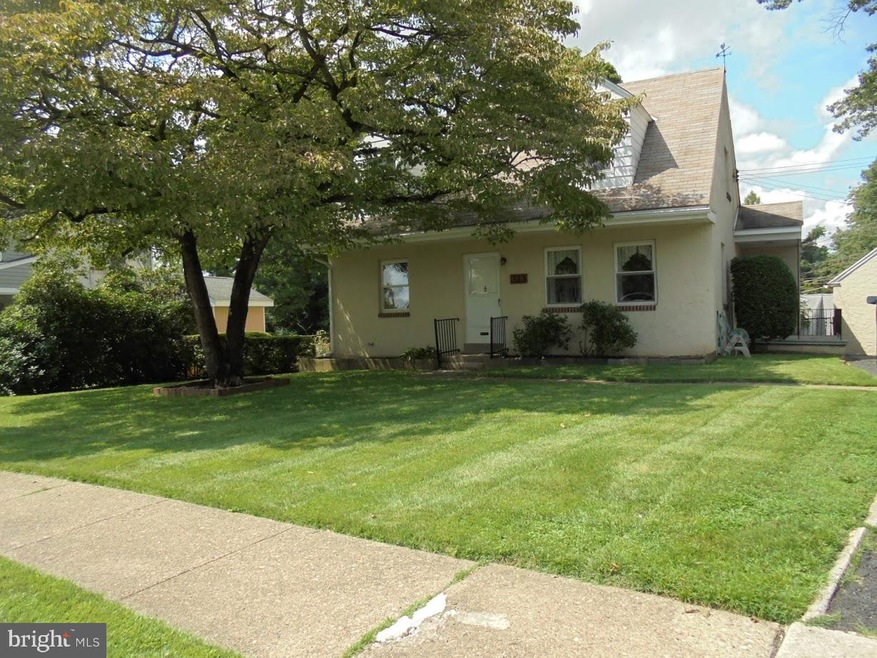 323 Woodlyn Cir, Woodlyn, PA 19094 - photo 1