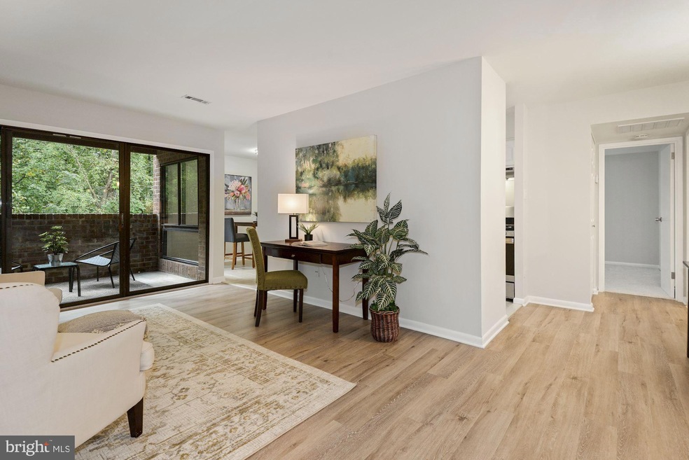 11220 Chestnut Grove Square unit 323, Reston, VA 20190 - photo 1