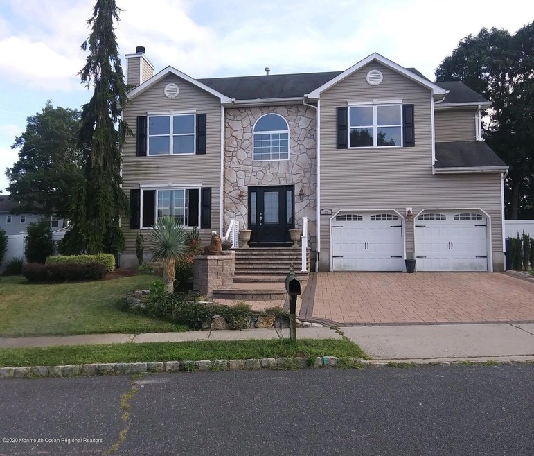 Stunning 4 Bedroom 2.5 Bath