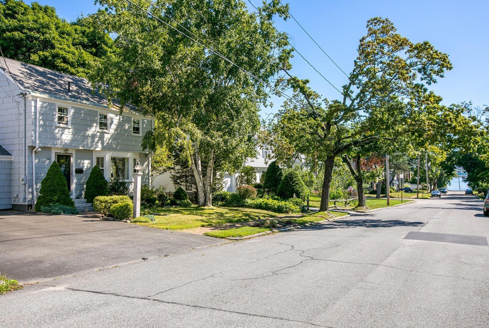 84 Parsons Rd Portland ME-large-002-041-