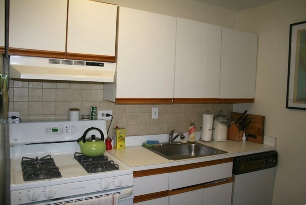 9 Hawthorne Place unit 8G, Boston, MA 02114 - photo 1