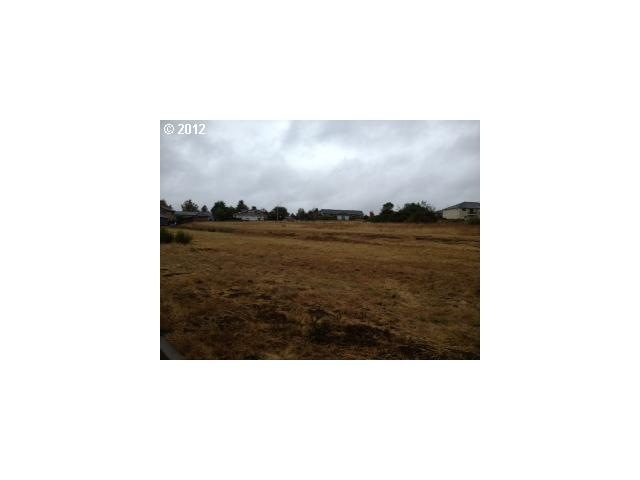 572 NE Evergreen Ave, Dallas, OR 97338 - photo 1