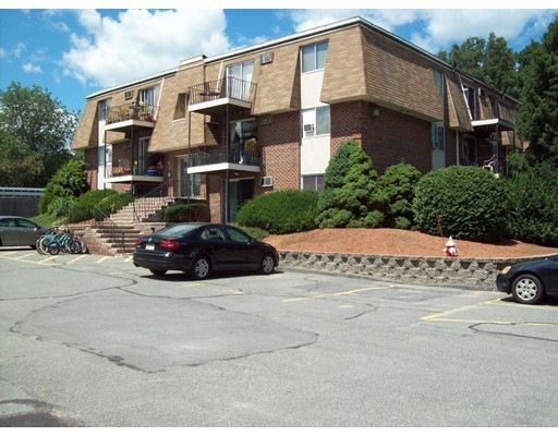 98 Pemberton St unit 20, Dracut, MA 01826 - photo 1