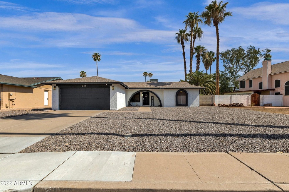 2-web-or-mls-1226-w-barrow-dr