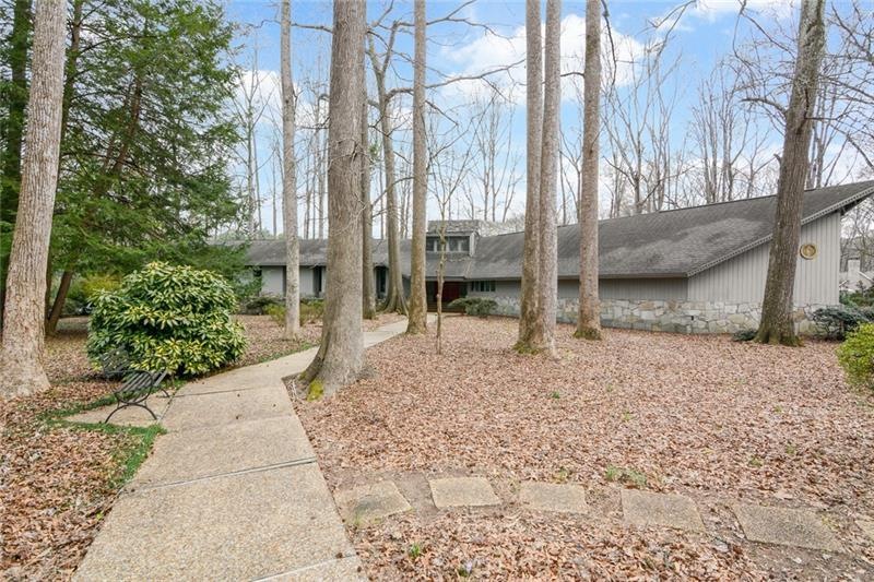 Rare Modern Ranch home on the River