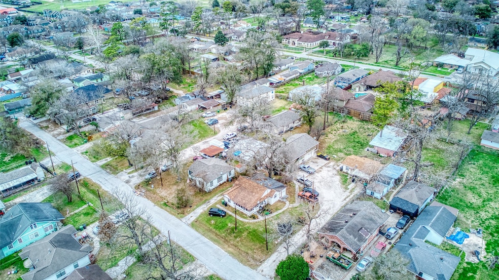 909 Knight St unit 10, Houston, TX 77022 - photo 1