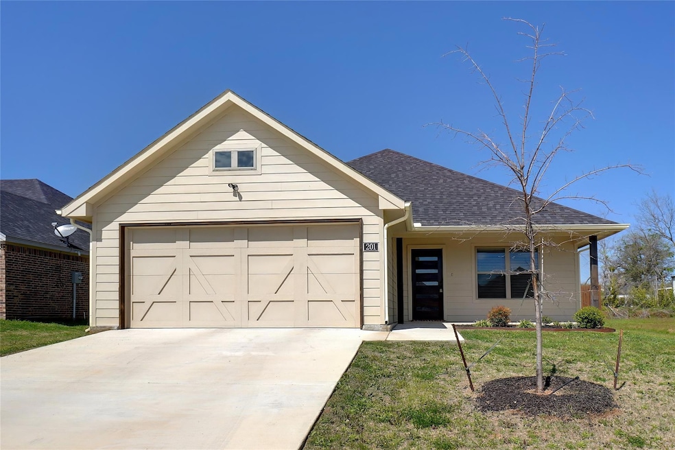 201 Clover Cir, Weatherford, TX 76086 - photo 1