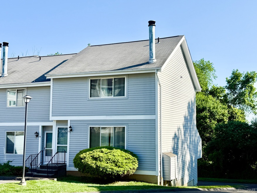 151 Shelter Rock Rd unit 17, Danbury, CT 06810 - photo 1