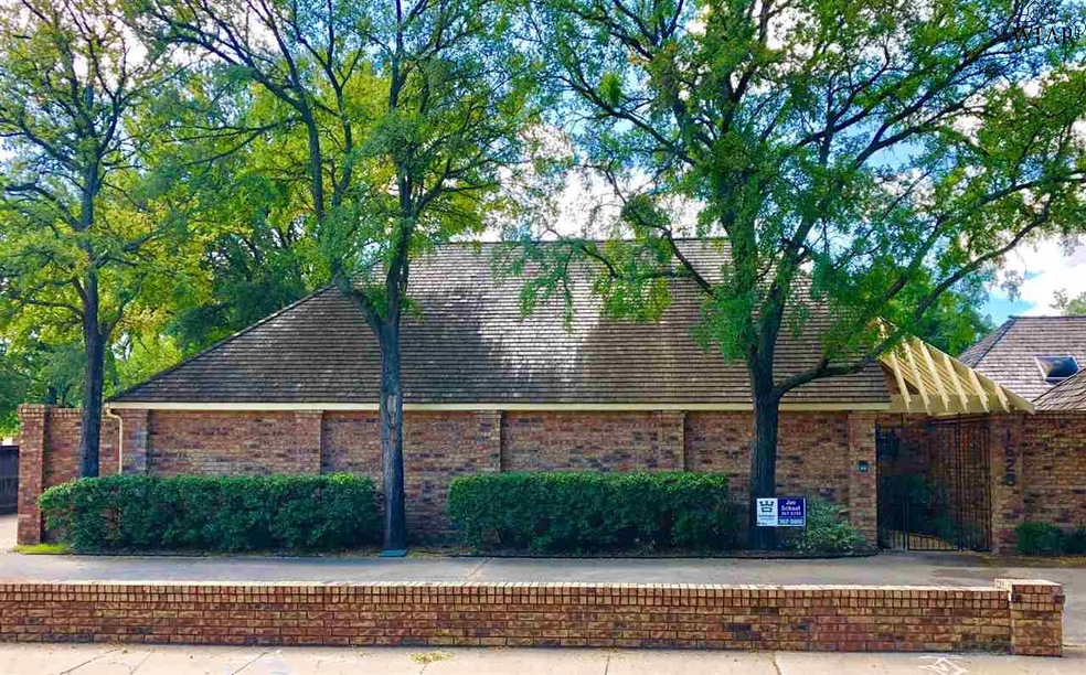 1625 Midwestern Pkwy, Wichita Falls, TX 76302 - photo 1