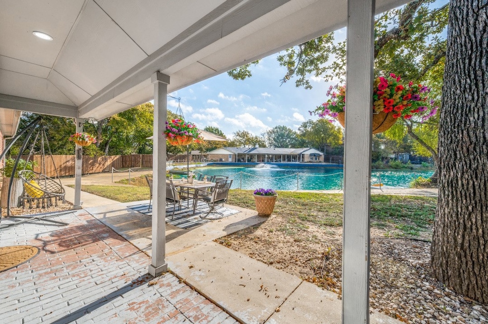 204 Pembrook St, Lake Dallas, TX 75065 - photo 1