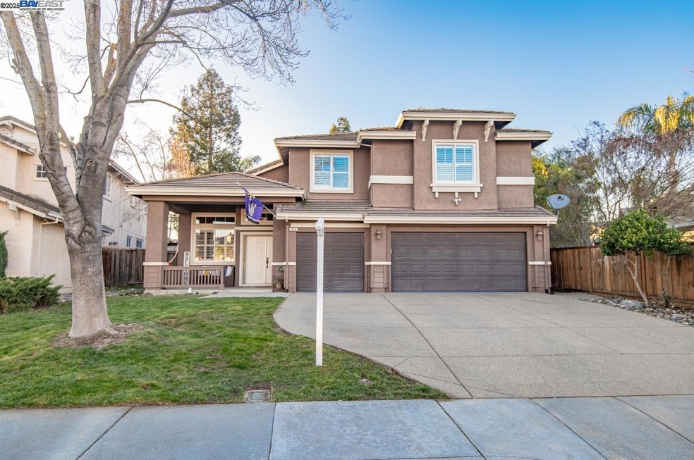 Sold $984,233 • Co-Listing Agent