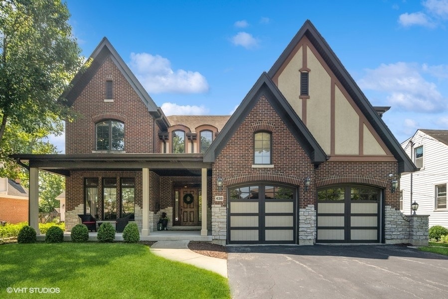 438 W 3rd St, Elmhurst, IL 60126 - photo 1