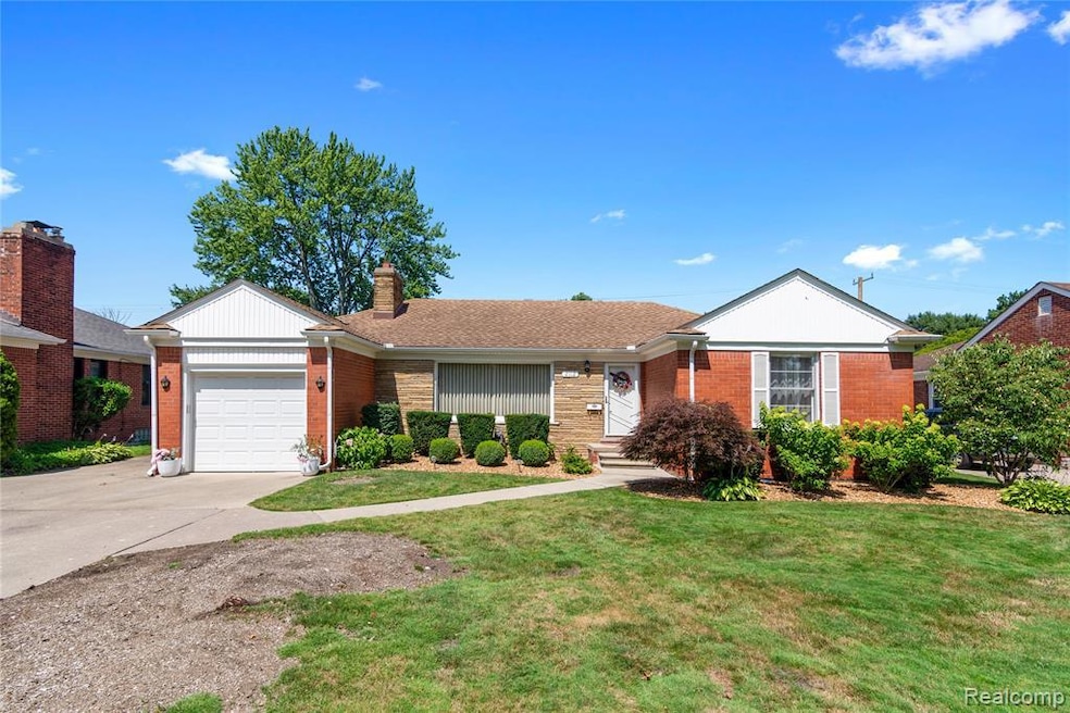 2112 Stanhope St, Grosse Pointe Woods, MI 48236 - photo 1