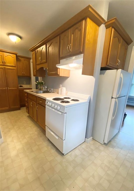 116 Concord St unit Rear apartment, Nashua, NH 03064 - photo 1