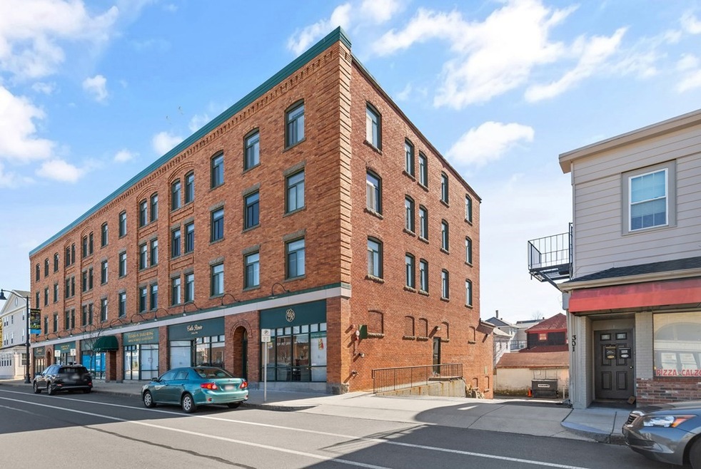 315 Rantoul St unit 106, Beverly, MA 01915 - photo 1