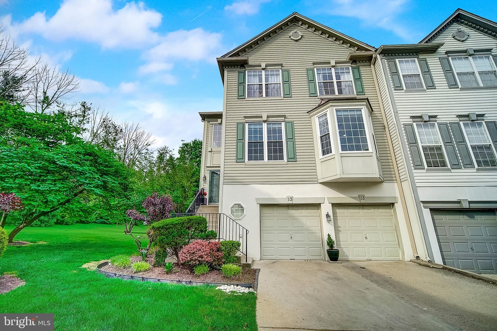 13 Honey Locust Ct, Lafayette Hill, PA 19444 - photo 1