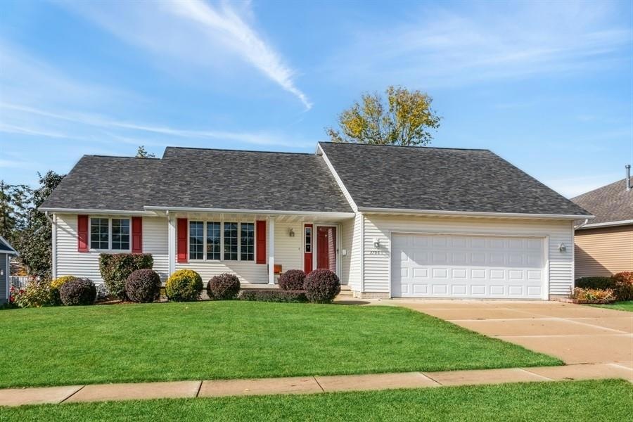 2706 31st St SW, Cedar Rapids, IA 52404 - photo 1