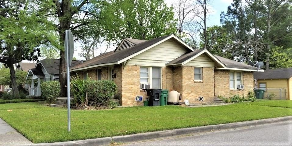 938 Fugate St, Houston, TX 77009 - photo 1