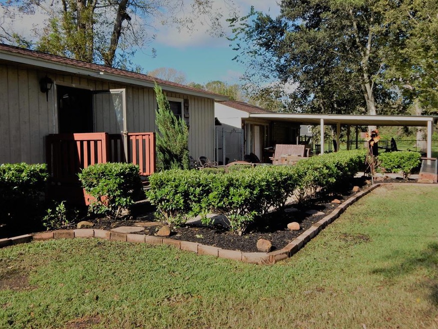 401 Austin St, Brazoria, TX 77422 - photo 1