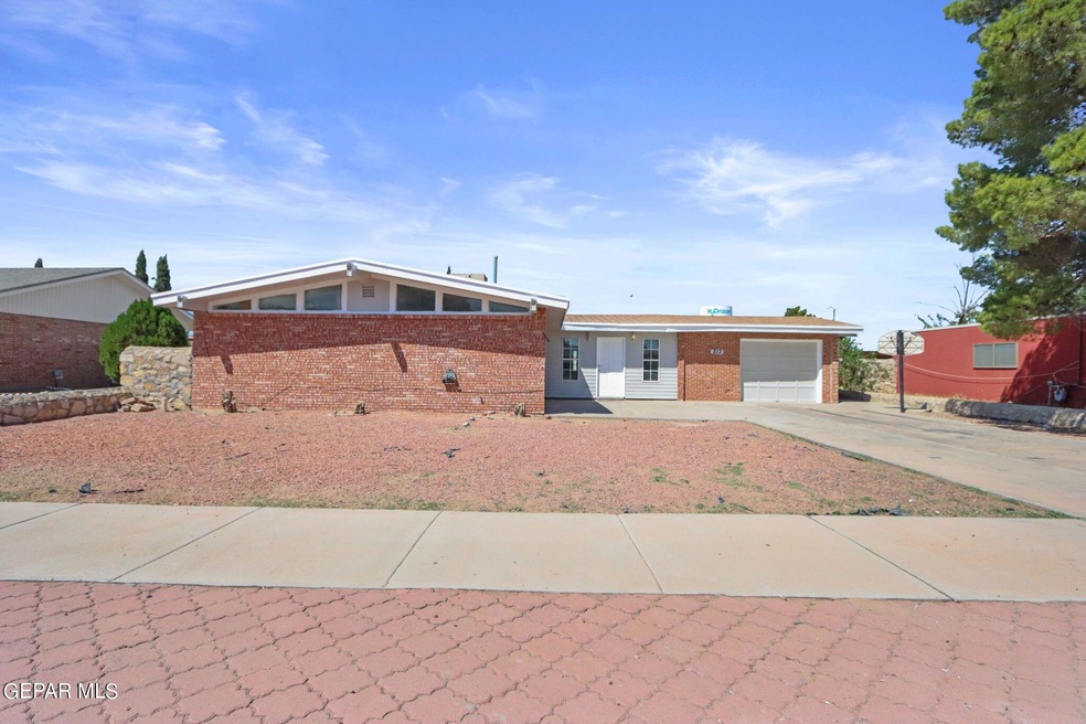 213 Duanesburg St, Horizon City, TX 79928 - photo 1