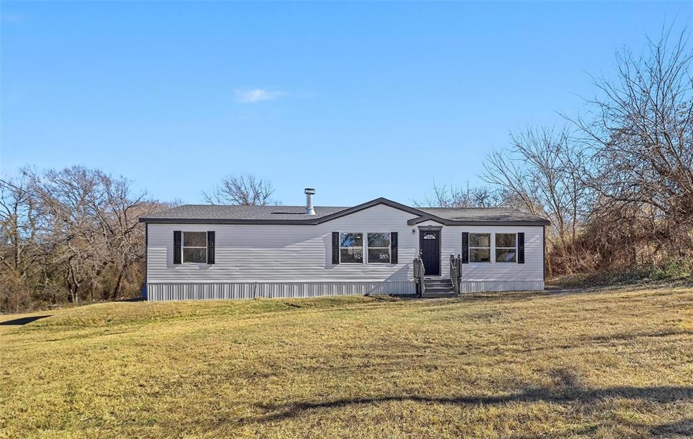 660 Sandy Oaks Rd, Springtown, TX 76082 - photo 1