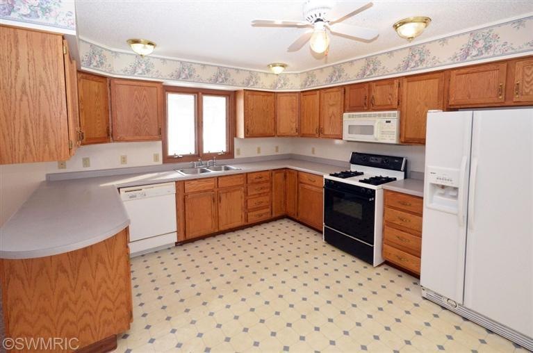 2200 Vanderbilt Ave, Portage, MI 49024 - photo 1